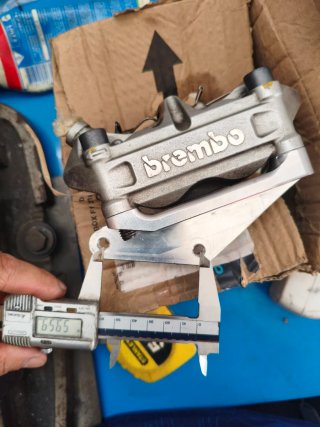 Pinza Brembo con Soporte