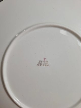 Plato de porcelana con flores