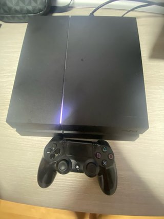 PS4 (PlayStation 4) Negra + FIFA 20