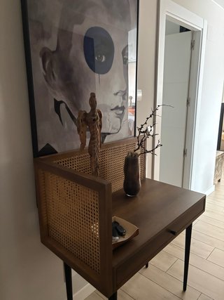 Mueble de entrada de madera maciza  y ratán natura