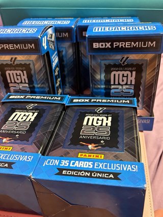Box Premium Megacracks 2026/27 Panini - 25 Anivers