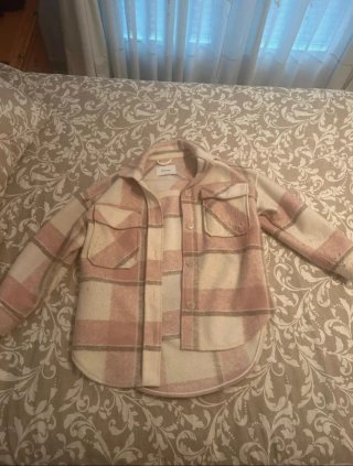 Sobrecamisa cuadros Stradivarius rosa y blanco