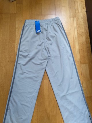 Pantalón Adidas Firebird JP2538 Gris Nuevo