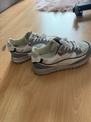 Zapatillas Hidnander grises y blancas