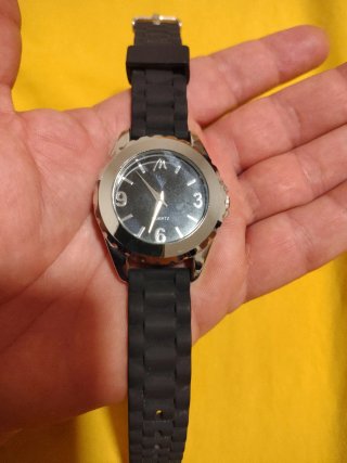 Reloj Marea Negro y Plateado