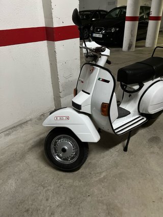 Vespa Iris 200 Blanca