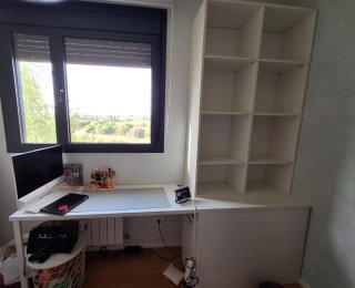 Escritorio con cajonera integrada