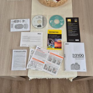 Manuales y CDs Nikon D3100
