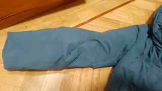 Chaqueta gris con capucha parka plumas Uniqlo