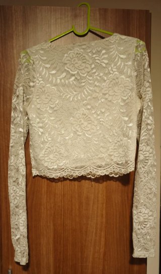 Blusa corta encaje floreado