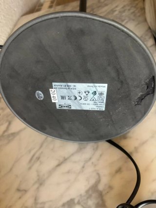 Lámpara de escritorio IKEA negra