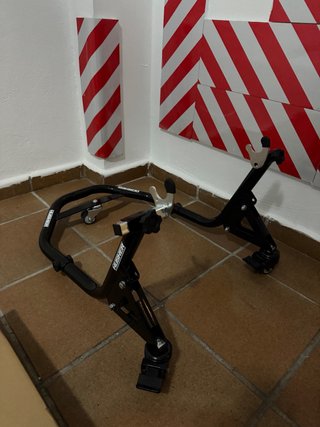 Caballete moto trasero con ruedas