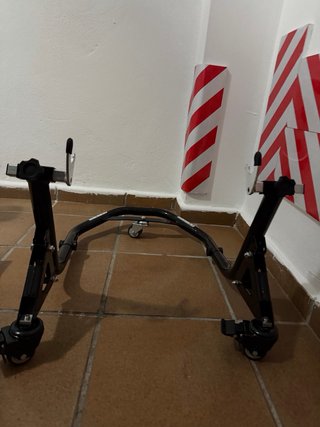 Caballete moto trasero con ruedas