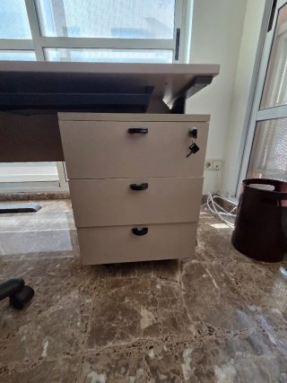 Cajonera de oficina metálica beige