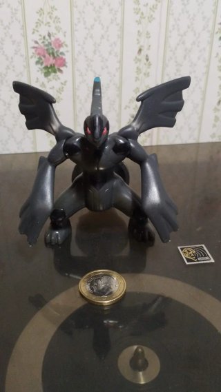 Figura Pokémon Zekrom Negra