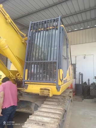 Excavadora Komatsu PC 230 NHD procesadora forestal