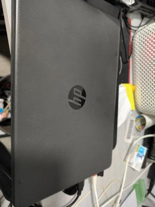 HP 240 G8 Portátil Negro SSD