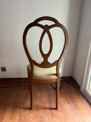 Sillas de madera estilo clásico