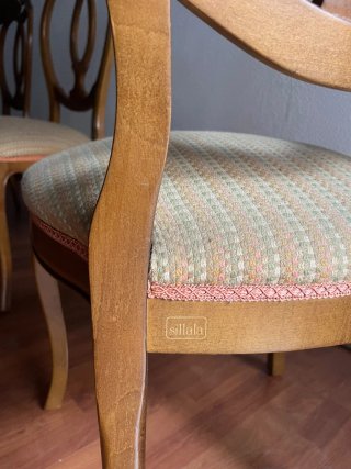 Sillas de madera estilo clásico