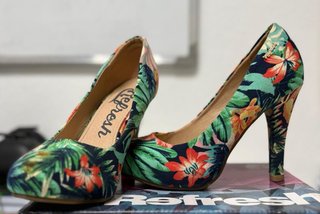 Zapatos de tacón Refresh estampado floral
