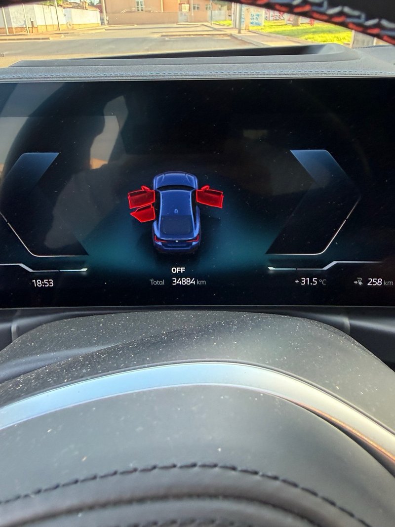 BMW i4 2022, foto 21