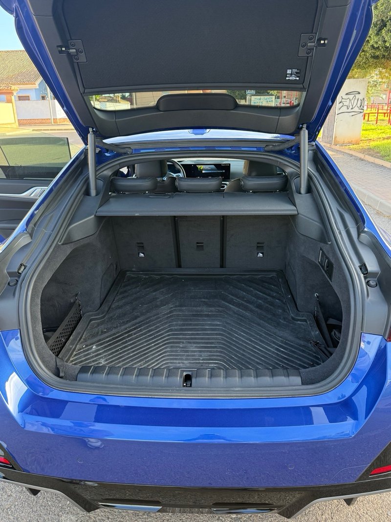 BMW i4 2022, foto 12