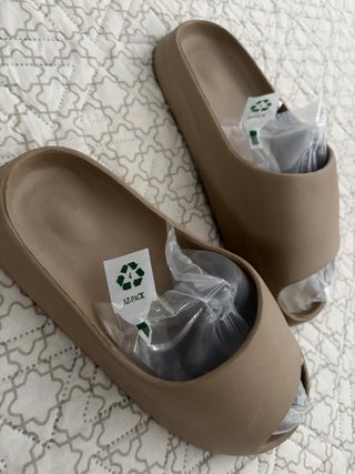 Chanclas Beige/Marrón Nuevas