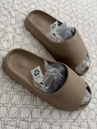 Chanclas Beige/Marrón Nuevas