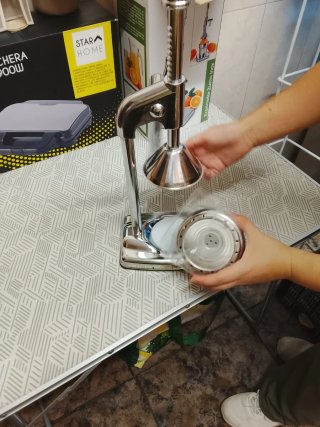 Exprimidor de Naranja Metálico
