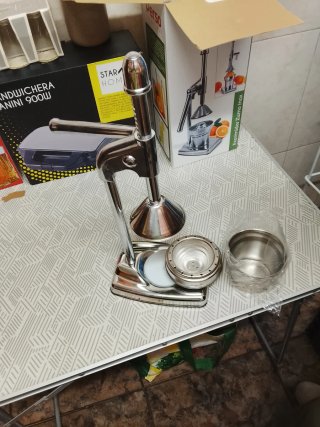 Exprimidor de Naranja Metálico