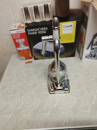 Exprimidor de Naranja Metálico