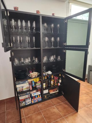 Vitrina mueble IKEA BESTÅ negro-marrón con cristal
