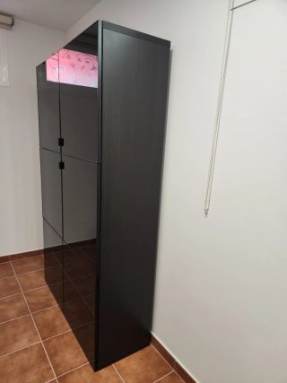 Vitrina mueble IKEA BESTÅ negro-marrón con cristal