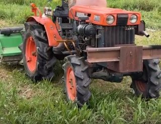 Minitractor Kubota B7000 con aperos