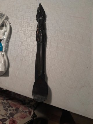 Cubiertos de madera tallada