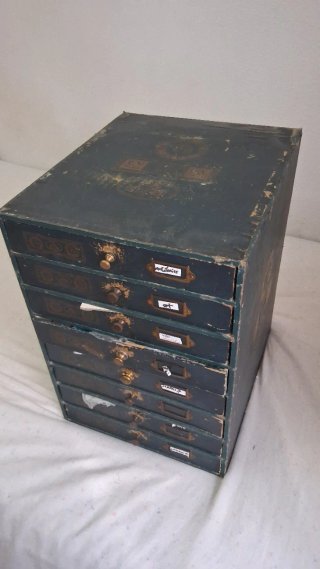 Cajonero frances muy Antiguo, de Louis Viarme