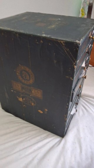 Cajonero frances muy Antiguo, de Louis Viarme