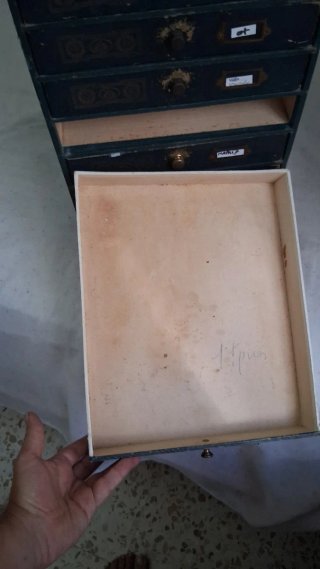 Cajonero frances muy Antiguo, de Louis Viarme