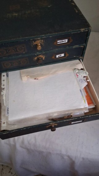 Cajonero frances muy Antiguo, de Louis Viarme
