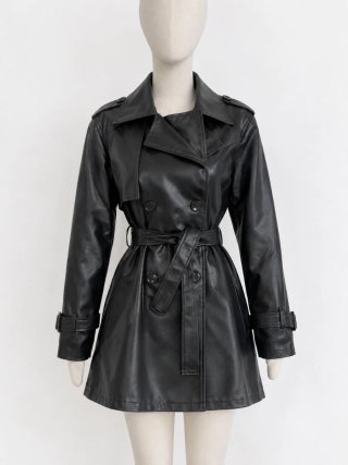 Gabardina negra con cinturón