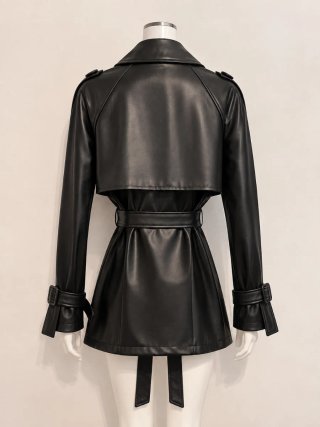 Gabardina negra con cinturón