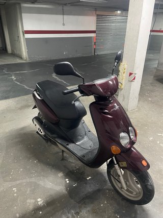 Yamaha Neo's Scooter Granate