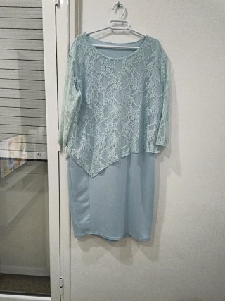Vestido azul con encaje