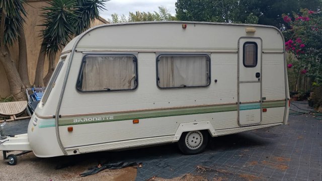 Caravana menos de 750kg con documentación