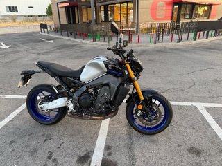 Moto Deportiva Azul y Plata