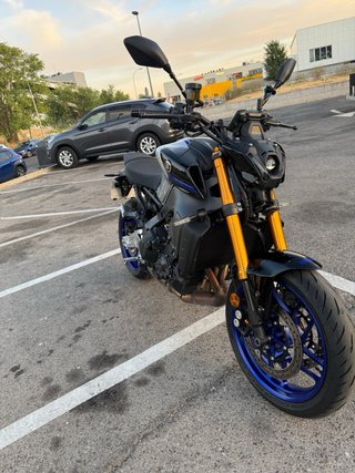 Moto Deportiva Azul y Plata