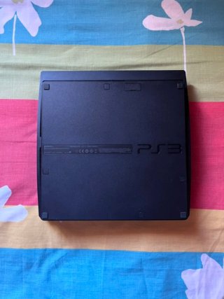 Consola PS3 Slim + 2 Mando + 4 Juegos