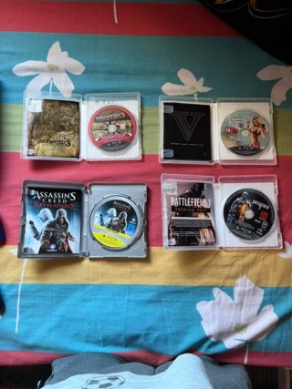 Consola PS3 Slim + 2 Mando + 4 Juegos