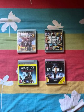 Consola PS3 Slim + 2 Mando + 4 Juegos