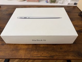 MacBook Air 13” con caja y cables nuevos